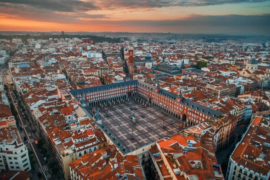 plaza mayor Architecture and Artistic Harmony